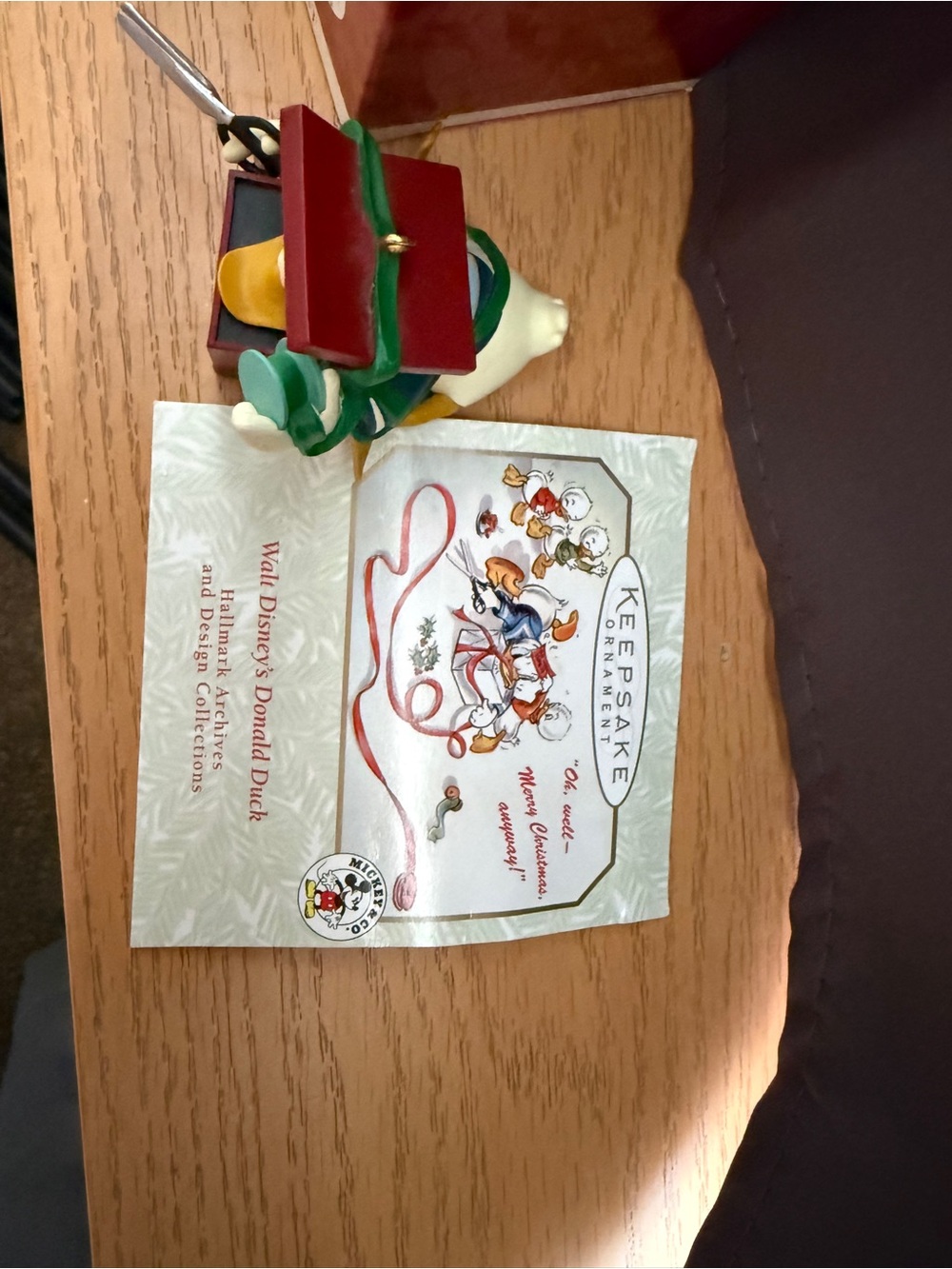 Donald Duck Hallmark Keepsake Ornament 1997 Donald’s Surprising Gift - Picture 8 of 9